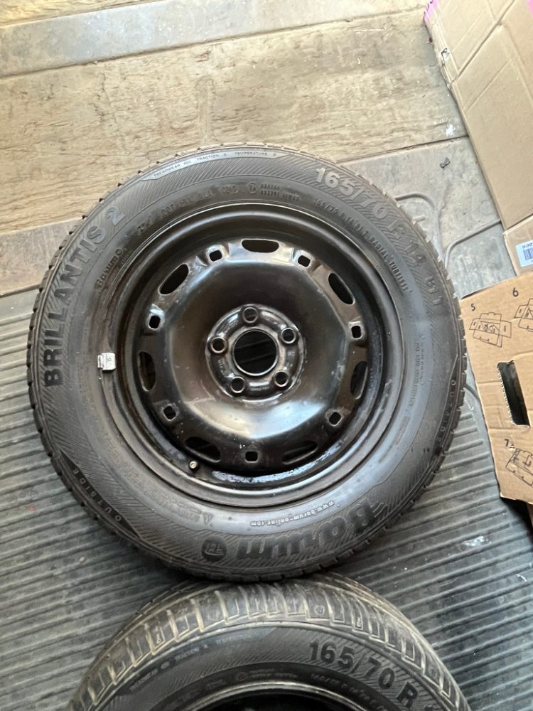 Dvě letní kola ŠKODA FABIA, 2x pneu s diskem Dvě letní kola ŠKODA FABIA, 2x pneu s diskem