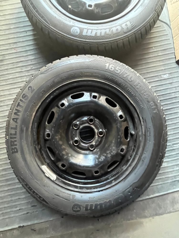 Dvě letní kola ŠKODA FABIA, 2x pneu s diskem Dvě letní kola ŠKODA FABIA, 2x pneu s diskem