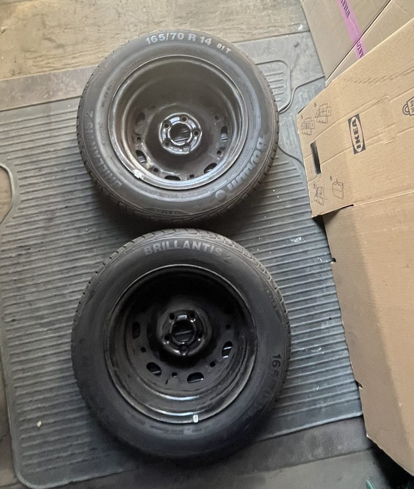 Dvě letní kola ŠKODA FABIA, 2x pneu s diskem Dvě letní kola ŠKODA FABIA, 2x pneu s diskem