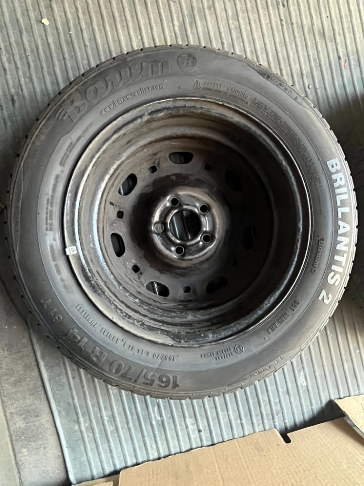 Dvě letní kola ŠKODA FABIA, 2x pneu s diskem Dvě letní kola ŠKODA FABIA, 2x pneu s diskem