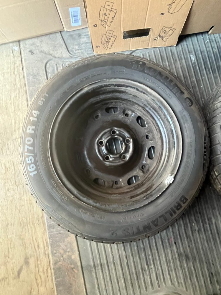 Dvě letní kola ŠKODA FABIA, 2x pneu s diskem Dvě letní kola ŠKODA FABIA, 2x pneu s diskem