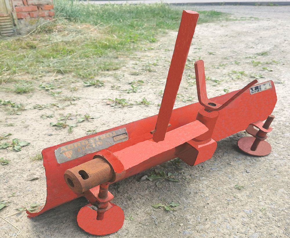 Shrnovací radlice VARI / Tera SR-85 (šířka 85 cm) Shrnovací radlice VARI / Tera SR-85 (šířka 85 cm)
