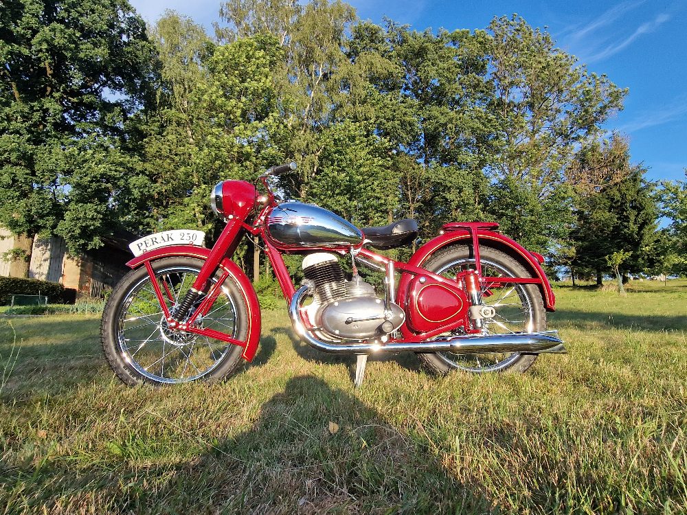 Jawa 250 pérák 1950 Po Renovaci Jawa 250 pérák 1950 Po Renovaci