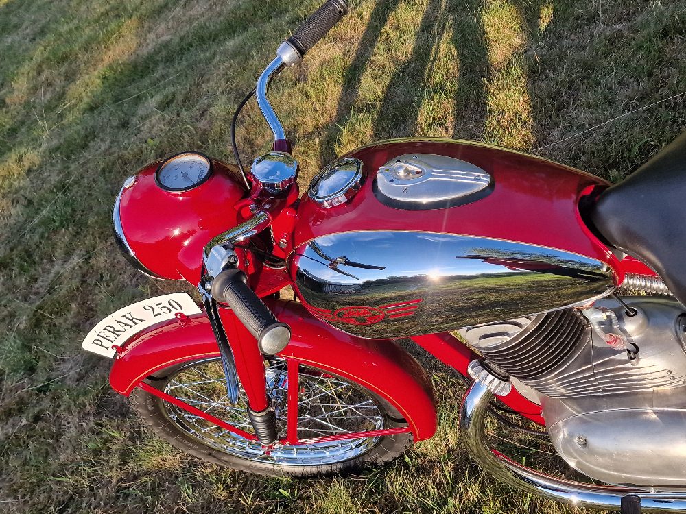 Jawa 250 pérák 1950 Po Renovaci Jawa 250 pérák 1950 Po Renovaci