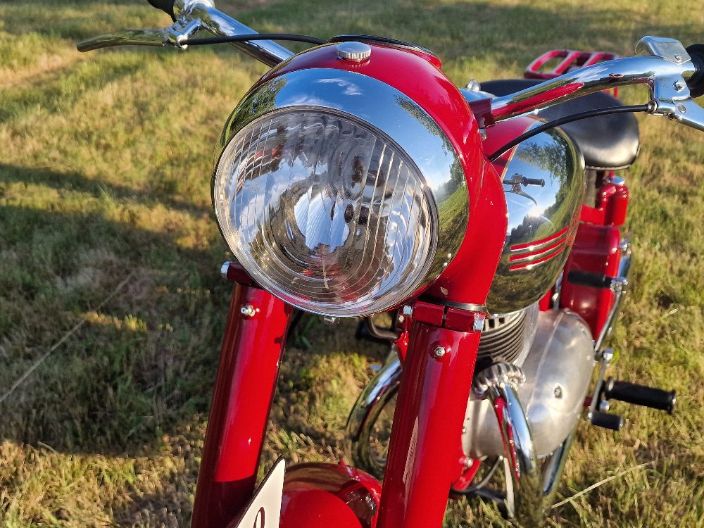 Jawa 250 pérák 1950 Po Renovaci Jawa 250 pérák 1950 Po Renovaci