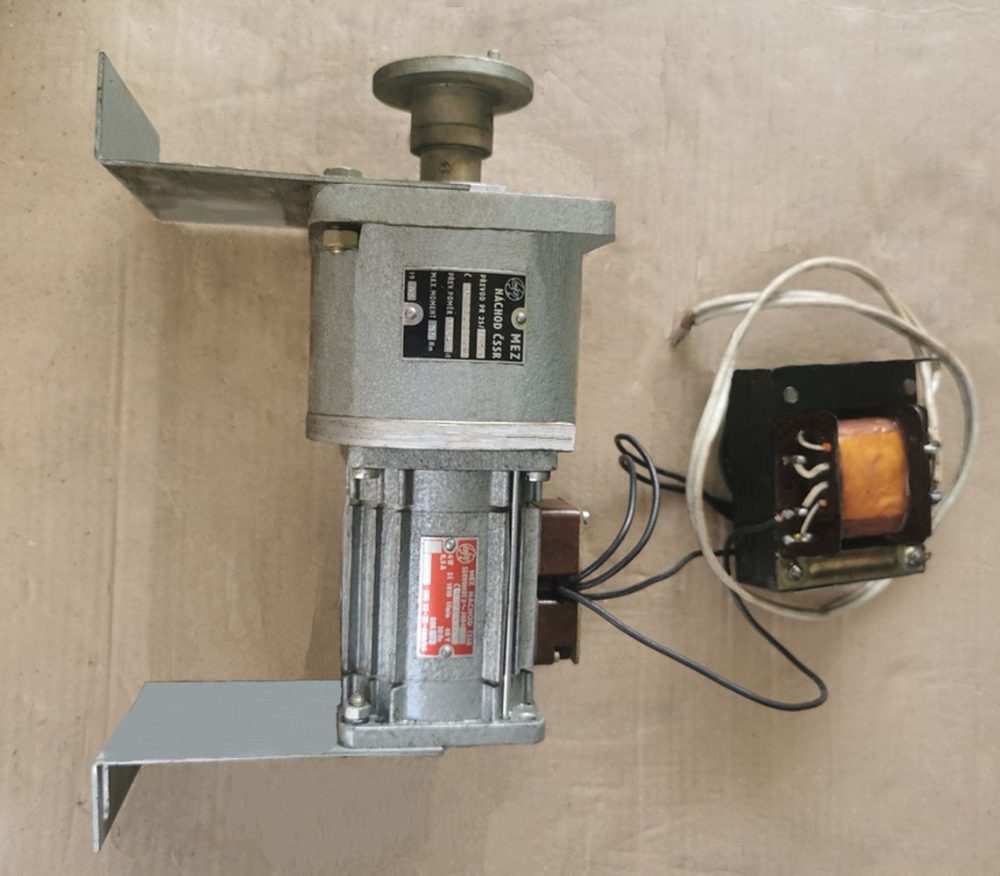 Prodám elektrický servomotor s převodovkou Prodám elektrický servomotor s převodovkou