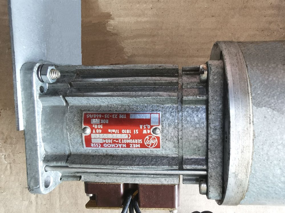 Prodám elektrický servomotor s převodovkou Prodám elektrický servomotor s převodovkou