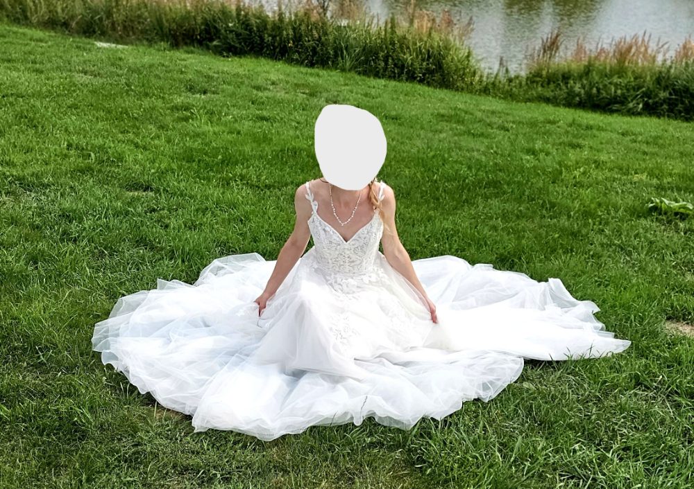 Romatické svatební šaty – fotografie 3