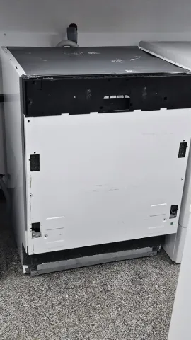 Myčka nádobí plně integrovaná BEKO, display