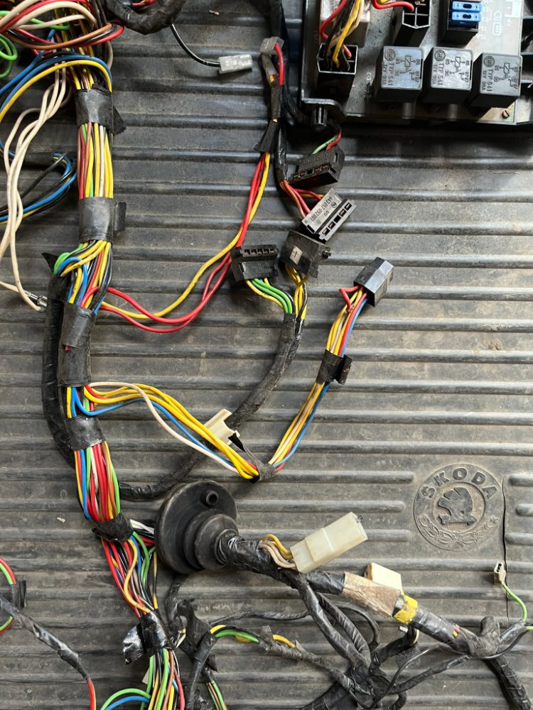 Elektroinstalace FAVORIT karburátor 93/94 – fotografie 9