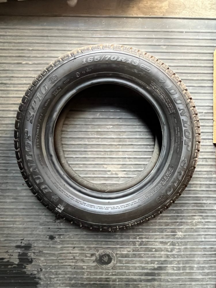 Skoro nejetá pneu 165/70 R13 (rezerva) – fotografie 5