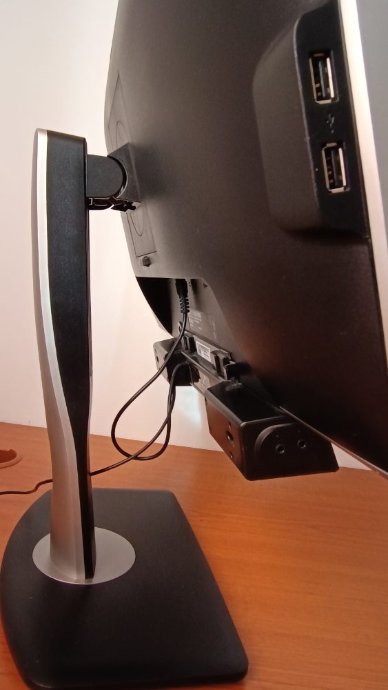 Monitor Dell UltraSharp U2312HM s Dell AX510 Sound Speaker – fotografie 3